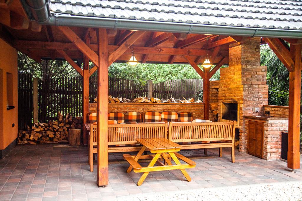 Apartmány U Červeného stromu Rožnov pod Radhoštěm Exterior foto