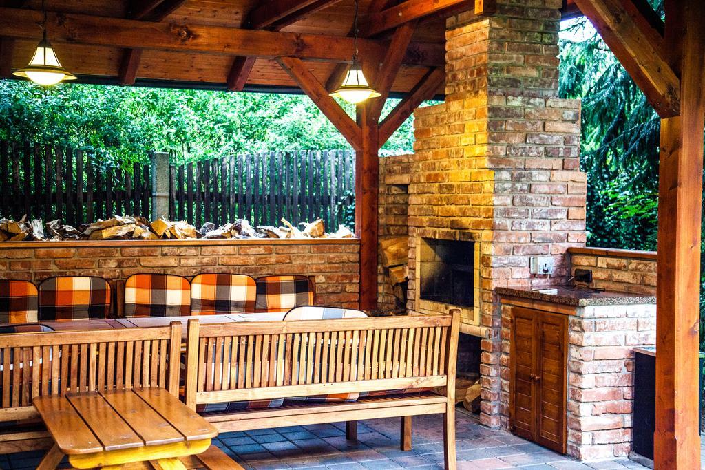 Apartmány U Červeného stromu Rožnov pod Radhoštěm Exterior foto